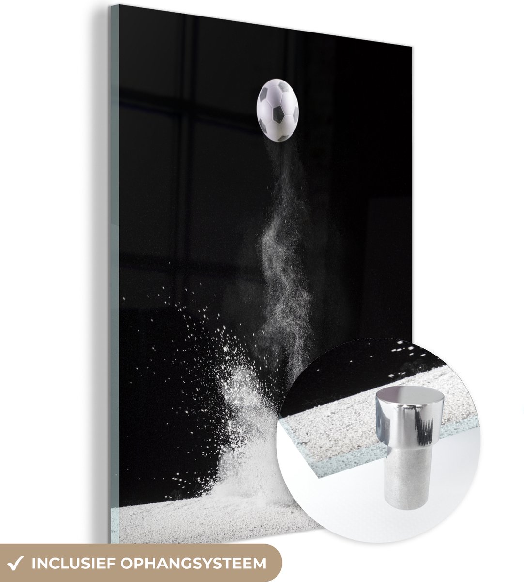 ® Glasschilderij 30x40 cm - Schilderij acrylglas - Een voetbal maakt een wolk van stof - Foto op glas - Muurdecoratie woonkamer - Wanddecoratie slaapkamer - Schilderijen