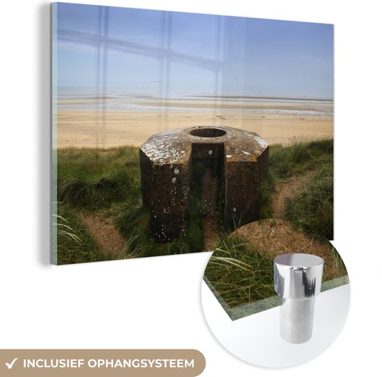 Glasschilderij - Een bunker gebruikt tijdens D-Day - Acrylglas Schilderijen - Foto op Glas