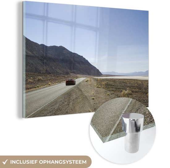 MuchoWow® Glasschilderij 90x60 cm - Schilderij acrylglas - Rode Lamborghini in de woestijn - Foto op glas - Schilderijen