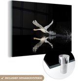 MuchoWow® Glasschilderij 60x40 cm - Schilderij acrylglas - Zwaan - Zwart - Water - Foto op glas - Schilderijen