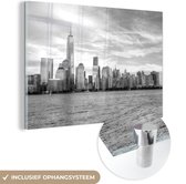 MuchoWow® Glasschilderij 90x60 cm - Schilderij acrylglas - Skyline New York - zwart wit - Foto op glas - Schilderijen