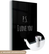 MuchoWow® Glasschilderij 40x60 cm - Schilderij acrylglas - Engelse quote "P.S. i love you" met een hartje op een zwarte achtergrond - Foto op glas - Schilderijen