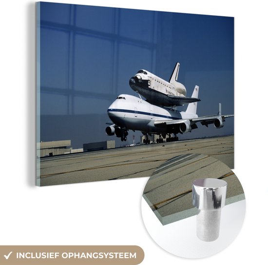 MuchoWow® Glasschilderij 30x20 cm - Schilderij acrylglas - NASA - Vliegtuig - Space shuttle - Foto op glas - Schilderijen