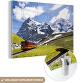 MuchoWow® Glasschilderij 30x20 cm - Schilderij acrylglas - Een rode trein met bergen op de achtergrond - Foto op glas - Schilderijen