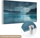 MuchoWow® Glasschilderij 120x60 cm - Schilderij acrylglas - Zee - Berg - Noorwegen - Foto op glas - Schilderijen