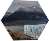 WallClassics - PVC Schuimplaat Hexagon - Regenboog in Landschap met IJskappen - 40x34.8 cm Foto op Hexagon (Met Ophangsysteem)