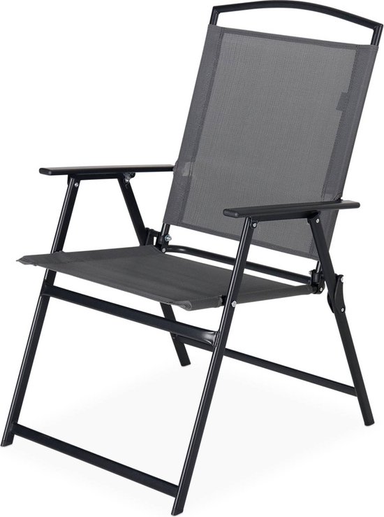 Grijze klapstoel met metalen frame.