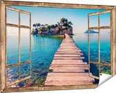 Gards Tuinposter Doorkijk Pad op het Water naar een Grieks Eiland - 150x100 cm - Tuindoek - Tuindecoratie - Wanddecoratie buiten - Tuinschilderij