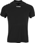 Zwart sportshirt met V-hals, witte strepen op de schouders en het Hummel logo op de borst.