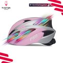 Roze en zilvergrijze fietshelm met "PRO SPORT LIGHTS" logo en lichteffecten.