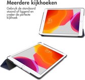 iMoshion Tablet Hoes Geschikt voor iPad 9 (2021) 9e generatie / iPad 7 (2019) 7e generatie / iPad 8 (2020) 8e generatie - iMoshion Trifold Bookcase - Donkerblauw