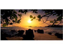 Poster Glanzend – Uitzicht vanaf Strand op Felle Zon boven het Zeewater - 100x50 cm Foto op Posterpapier met Glanzende Afwerking
