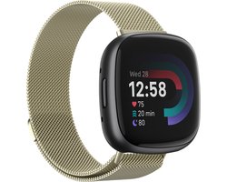 Strap-it Smartwatch bandje - Milanees bandje - geschikt voor Fitbit Versa 4 / Fitbit Sense 2 - licht goud - Maat: Maat S