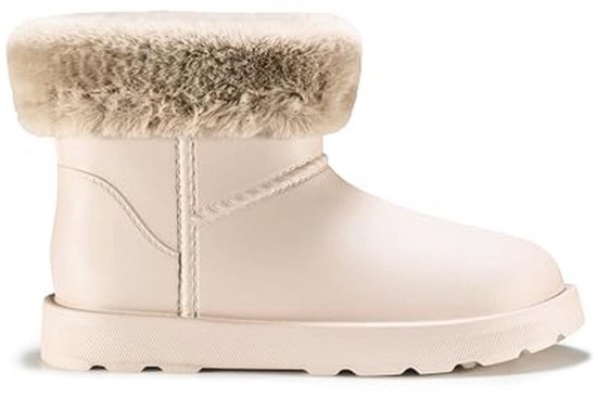 Crème kleurige korte laars met dikke, beige bontvoering.