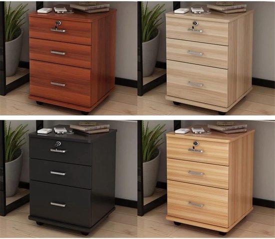 Vier houten archiefkasten met 3 laden, slot en zilverkleurige handgrepen op wieltjes: roodbruin, lichtbruin, zwart en naturel.
