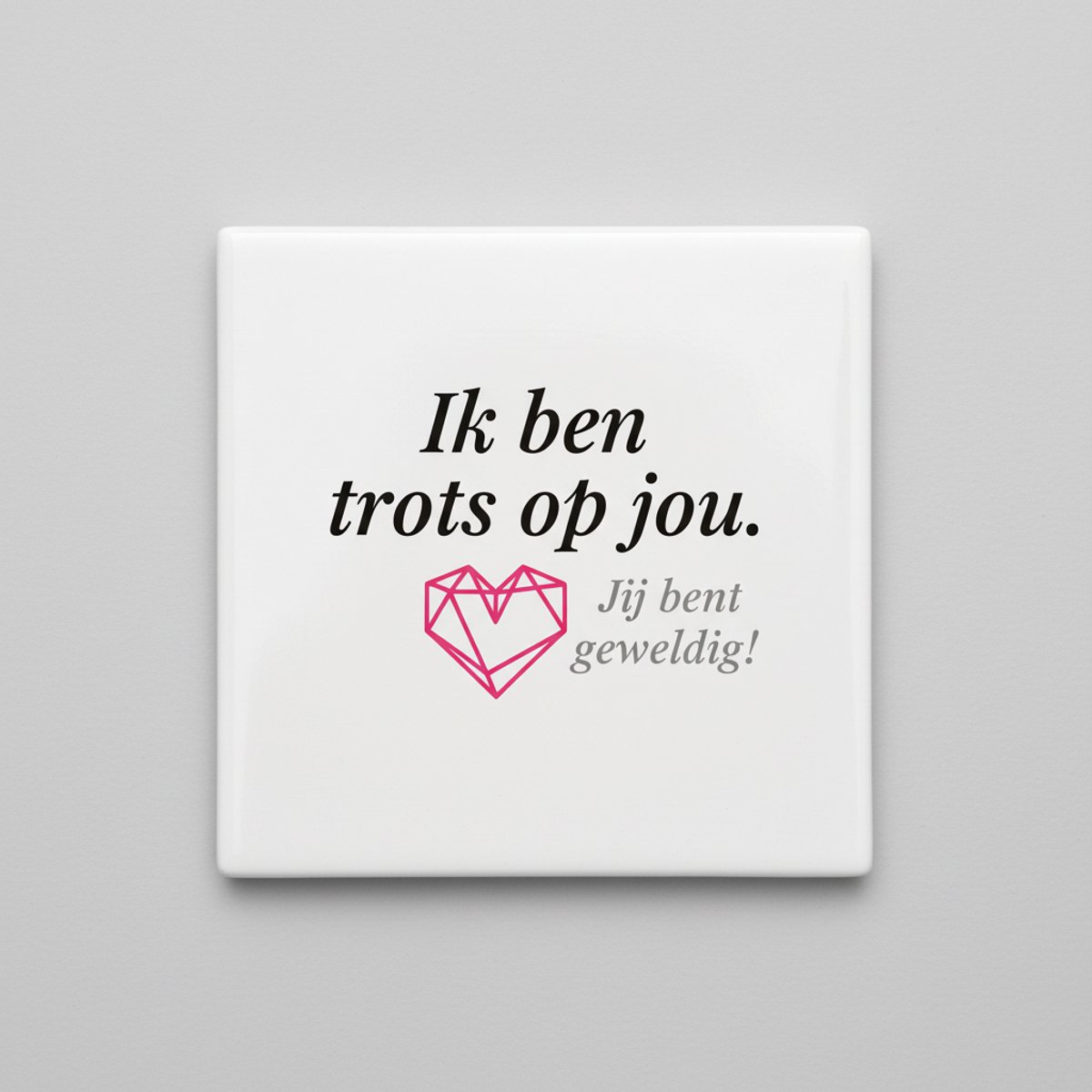 Nevolis Inspirerende Liefdesquote Keramische Tegel “Ik ben trots op jou” – Motiverend Cadeau met Hartdesign, Moderne Woondecoratie Tegel 15 x 15 cm Multi Color