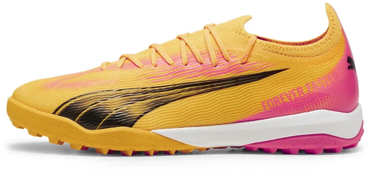 Puma Ultra Ultimate Cage voetbalschoenen in oranje met zwarte en roze accenten, EU maat 43, ontworpen voor snelheid en acc...