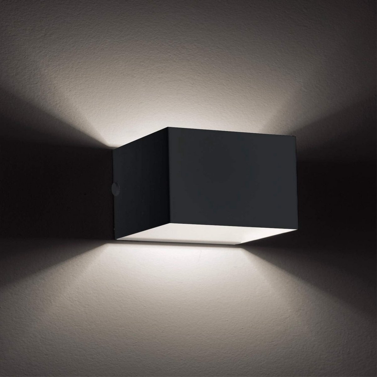 Moderne wandlamp zwart 10 x 30 cm - geschikt voor binnenruimtes - design wandverlichting