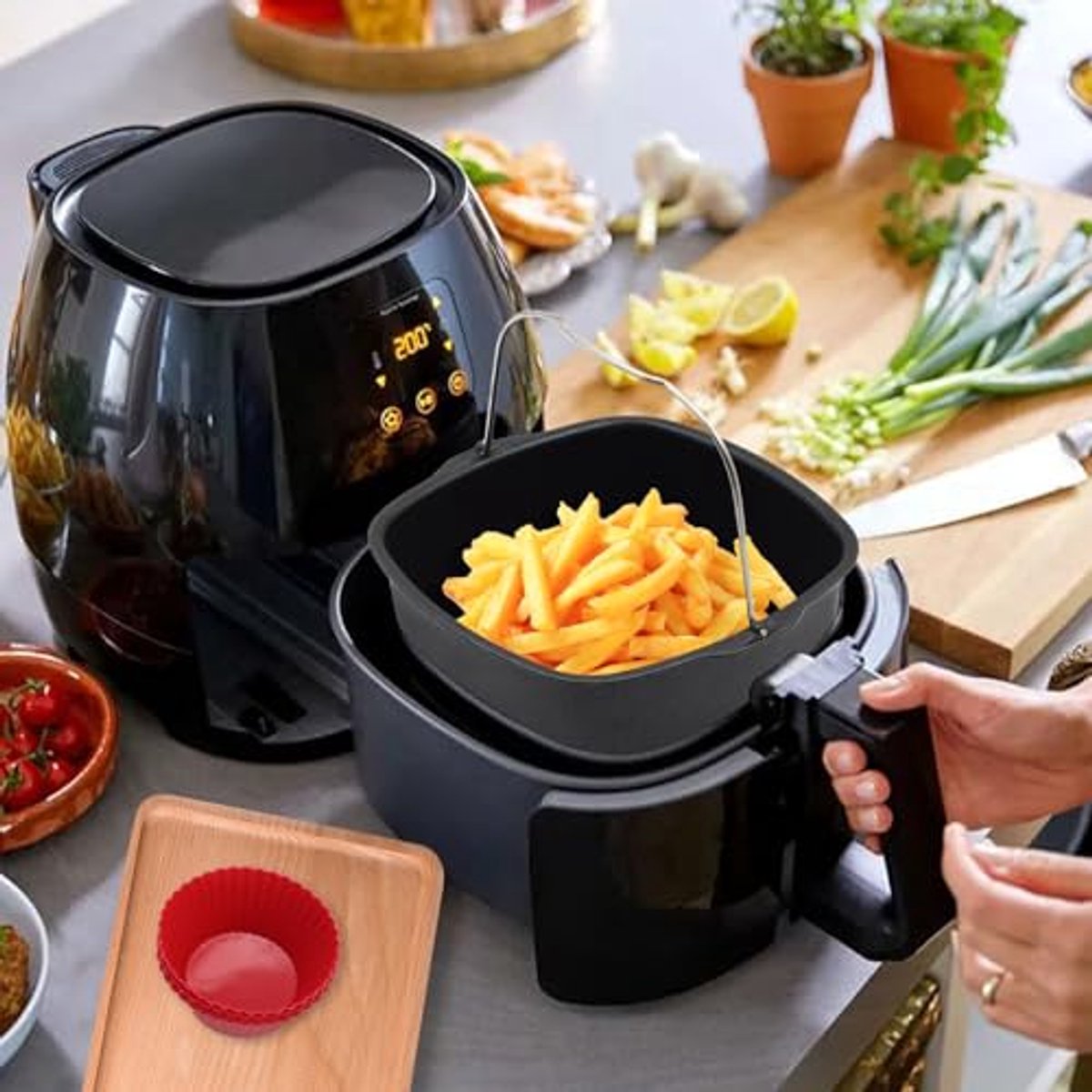 Accessoires voor de airfryer - vierkante antiaanbak bakvorm - Ongeveer 17,78 cm - Vierkante bakvorm voor airfryer - Zwart - Roestvrijstalen bakvorm - Inclusief 6 mokken - Herbruikbare bakvorm - Broodbakmand — afbeelding 4