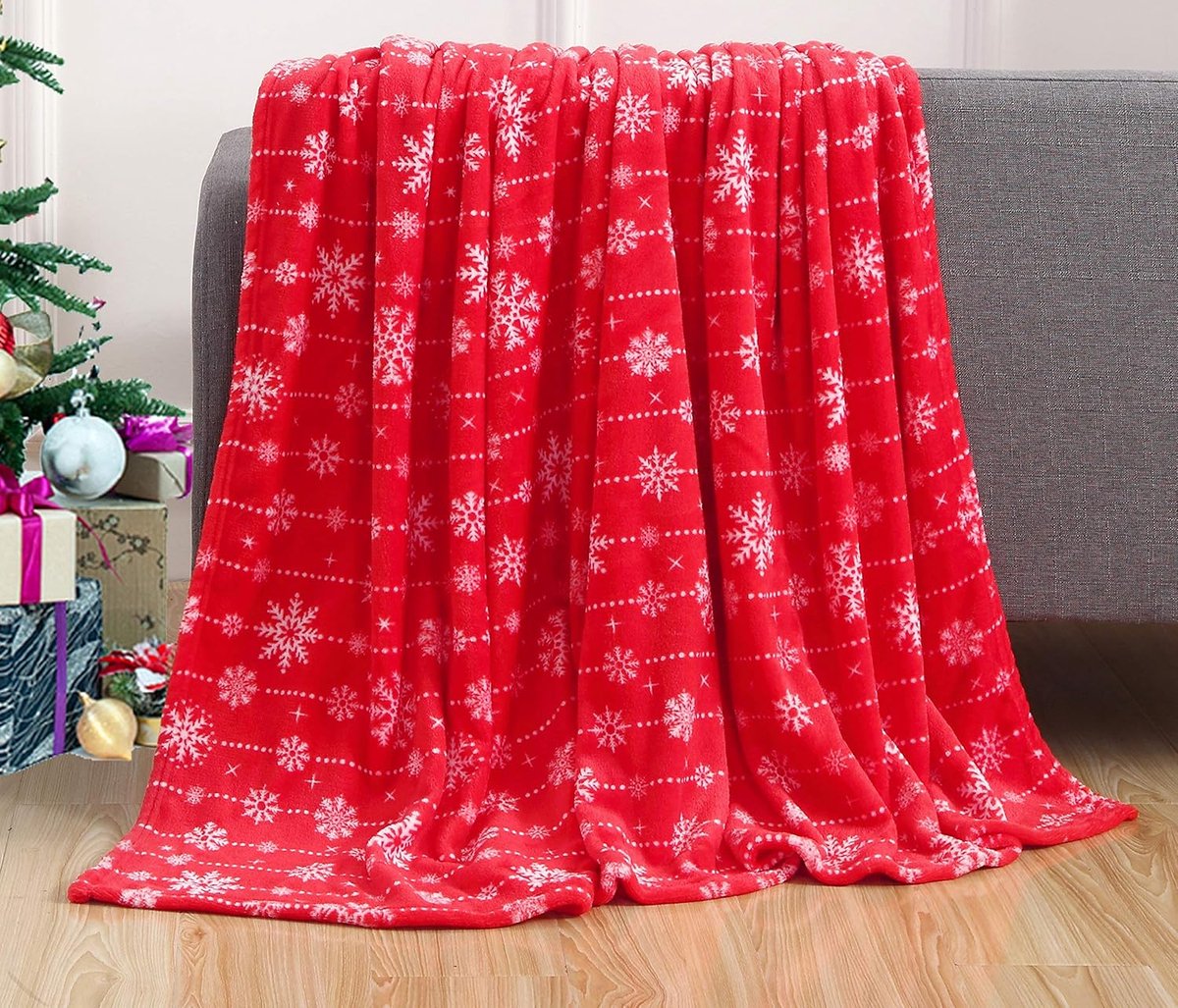 Elegante, comfortabele en luxueuze fluwelen deken met een ultrazachte kerstprint - een feestelijke woondecoratie, warm en gezellig, perfect voor winterbeddengoed, banken en cadeaus. 127 x 152 cm, sneeuwvlokpatroon.