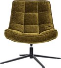 Vooraanzicht van een olijfgroene chenille fauteuil met vierkante stiksels op een zwarte stervoet.