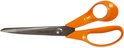 Oranje Fiskars schaar met zilverkleurige bladen en ergonomische handgrepen.