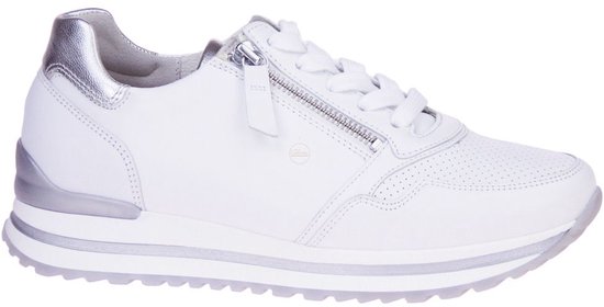 Witte Gabor sneaker met zilveren accenten op hiel en zool, rits en perforaties