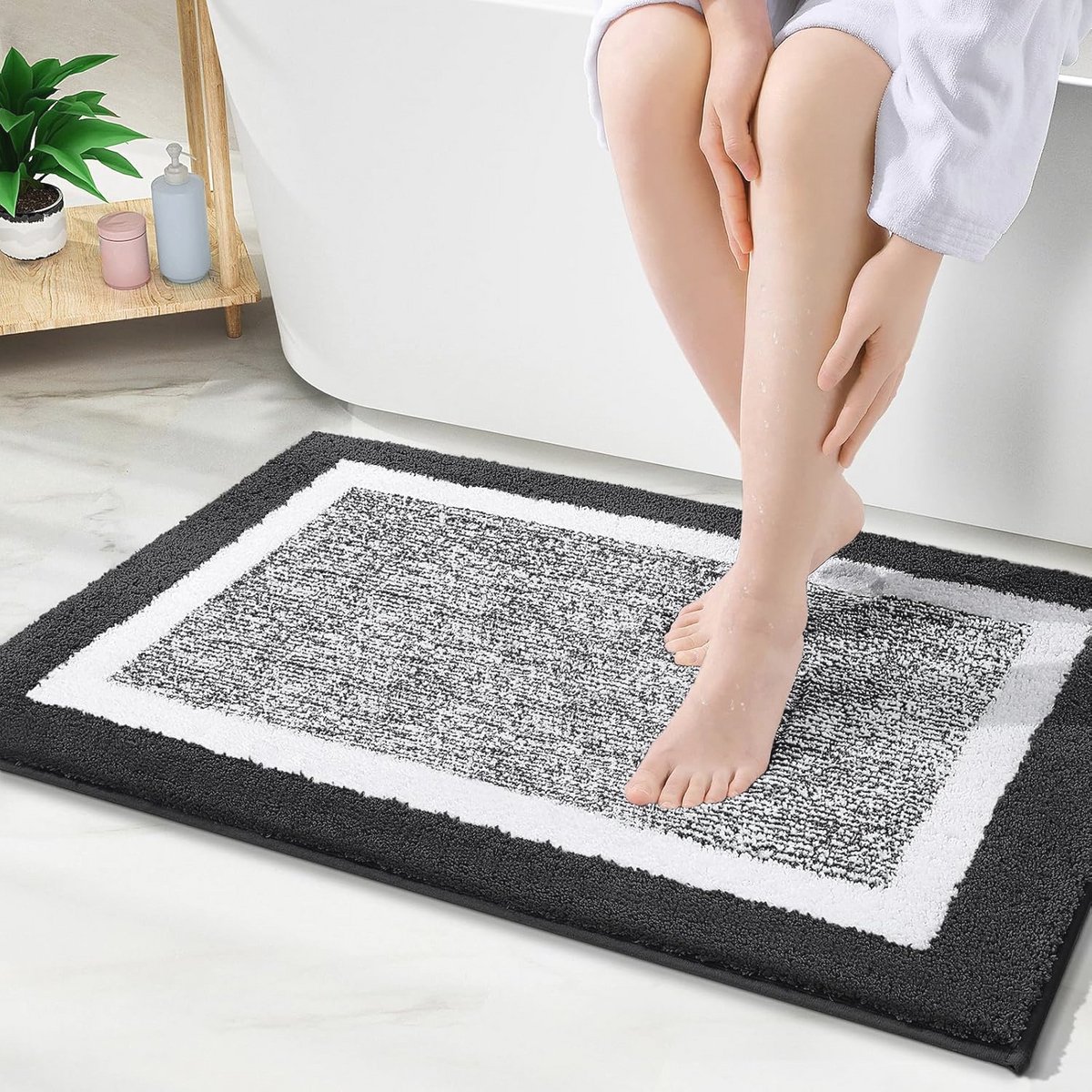 Antislip Microvezel Badmatten - Extra Zacht en Absorberend, Machinewasbaar en Sneldrogend - 50 x 75 cm - Zwart