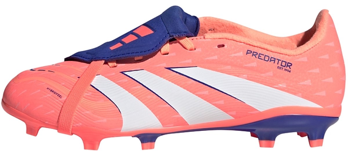 Adidas Predator League voetbalschoenen voor kinderen in oranje met omslagtong en 3D-textuur. Firm/multi-ground.