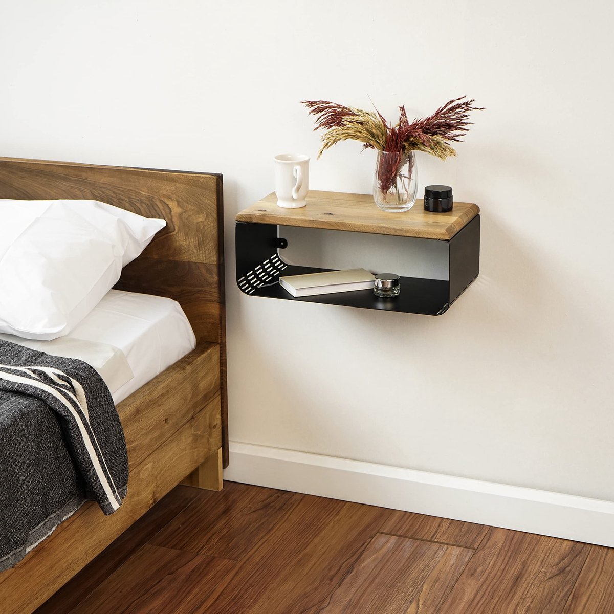 Unyqoos Zwevend wandnachtkastje met walnoot accent voor moderne minimalistische slaapkamer zwart