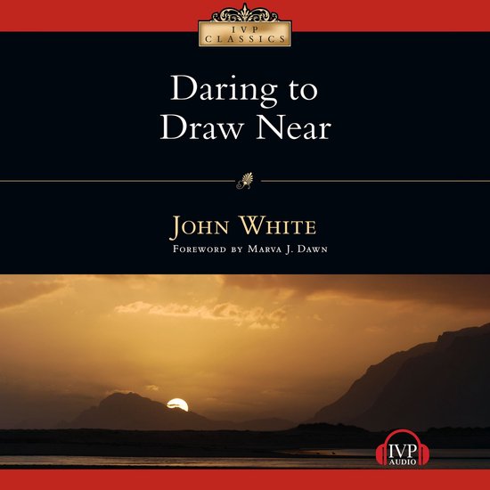 Boekomslag van Daring to Draw Near door John White met een zonsondergang boven bergen en de zee.