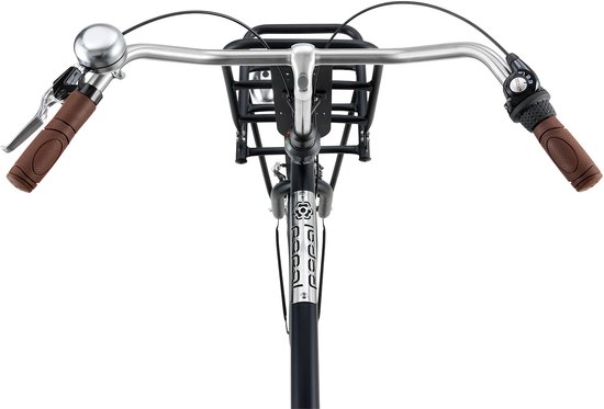 Stuur van matzwarte Popal transportfiets met bruine handvatten, bel, remhendels en versnellingspook.