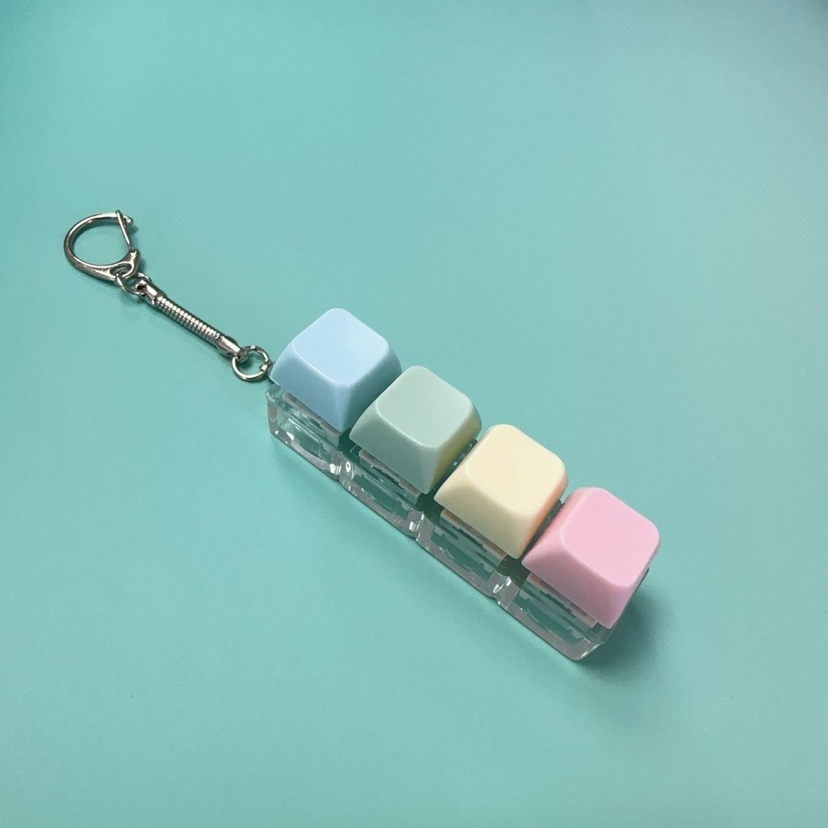SSKHE 2 Stück Tastatur Fidget Spielzeug Schlüsselanhänger, Blaues Verlauf-Design – Leise Klicker mit 4 Tasten, Mechanischer Fidget Clicker zur Dekompression Dekoration, Stressabbau Spielzeug für Erwac