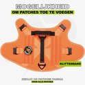 Orange hondentuig met klittenband voor patches. Metalen gespen aan de zijkanten.