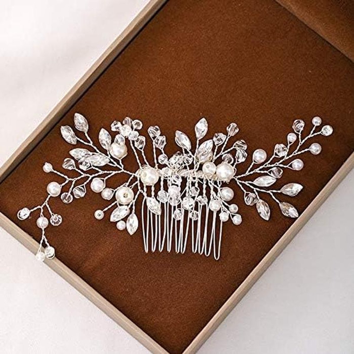 Elegante Parels Haaraccessoire Zilveren Bruidskam met Kristallen Bloemen