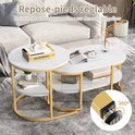 Set van 2 salontafels met marmerlook blad en gouden frame, naast een bank. Close-up toont verstelbare poot.