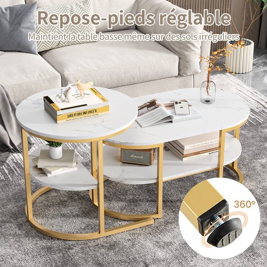 Set van 2 salontafels met marmerlook blad en gouden frame, naast een bank. Close-up toont verstelbare poot.