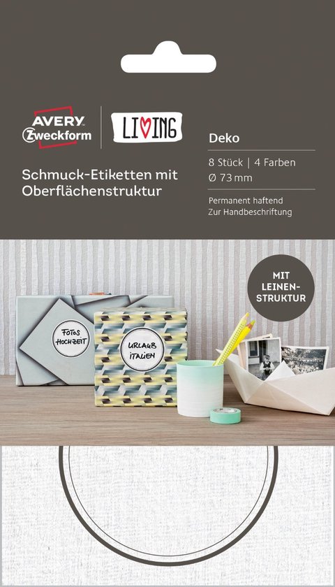 Het OGÉR Spring Summer 2024 magazine met een linnenstructuur-cover en