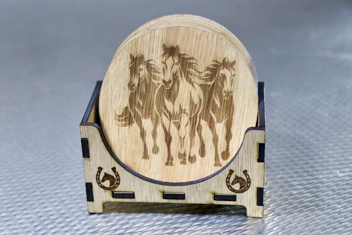 6 houten onderzetters paarden met houder
