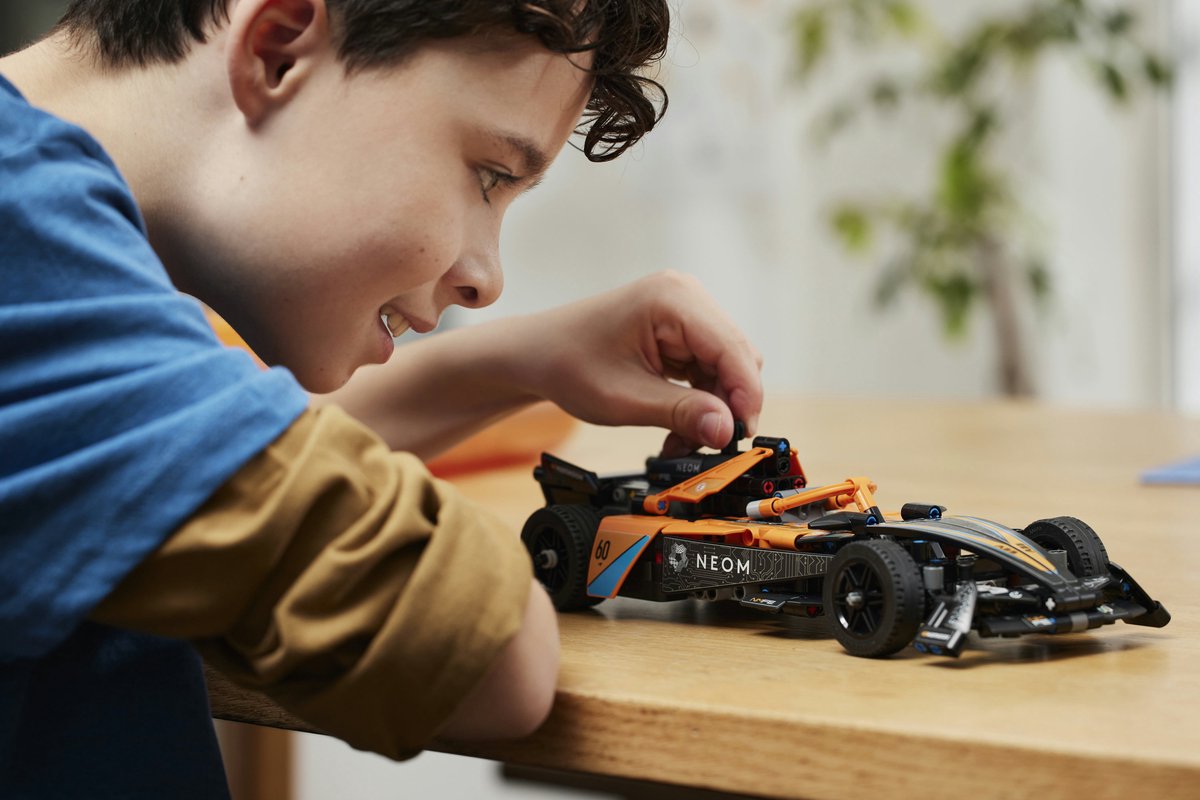 LEGO Technic NEOM McLaren Formula E racewagen - 42169 — afbeelding 4