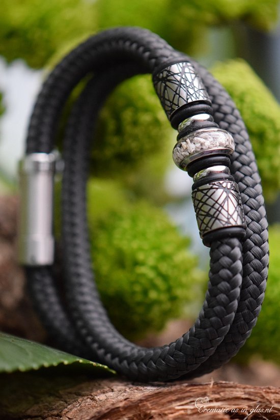 Urn heren armband met crematie-as in rvs bedel en zilver-zwarte designbedels – antraciet paracord