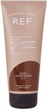 Lichtbruine tube met REF Colour Boost Masque Cool Chocolate. Bruine vlek.