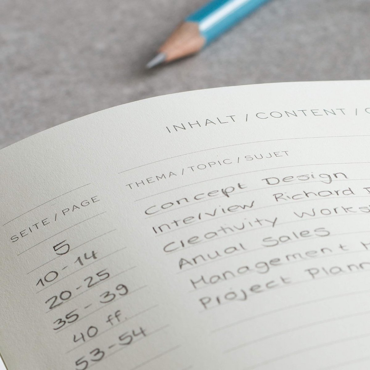 Luxe A4+ Notitieboek Hardcover Met Genummerde Pagina's en Rasterbalk