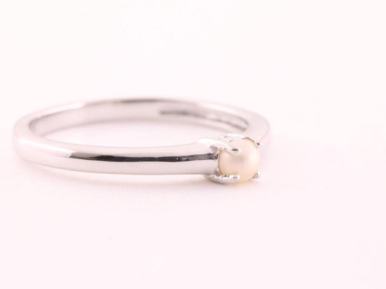 Fijne hoogglans zilveren ring met zoetwater parel - maat 18.5