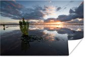 Weerspiegeling van de zonsondergang in de Waddenzee Poster 120x80 cm - Foto print op Poster (wanddecoratie woonkamer / slaapkamer) / Zeeën en meren Poster / Zee en Strand