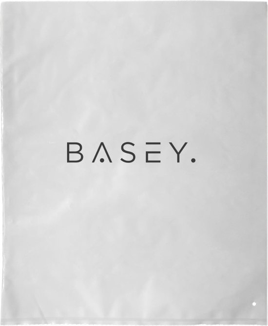Emballage en plastique blanc avec logo BASEY. noir.