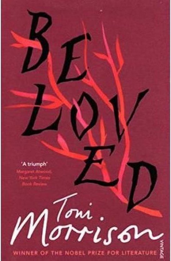 Boek kaft van 'Beloved' van Toni Morrison met de titel in grote zwarte letters en rode takken.