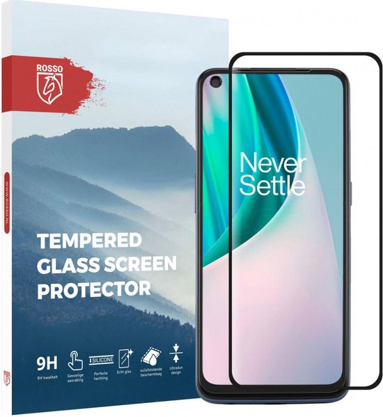 Verpakking van Rosso gehard glazen screenprotector met een smartphone.