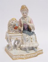 Porseleinen beeldje - Dame met vogelkooi - Klassiek sculptuur, wit - 16,8 cm hoog