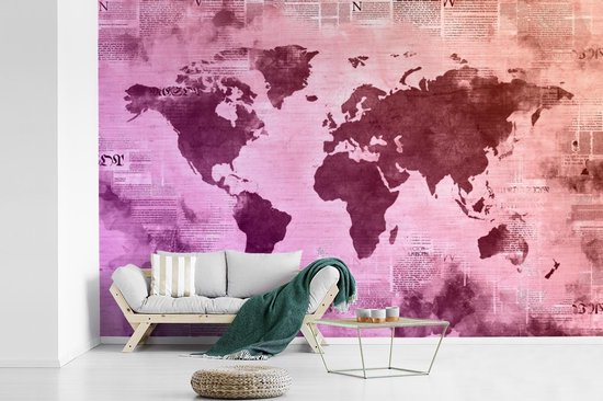 Wereldkaart en différents tons violets sur fond avec journal 420x280 cm